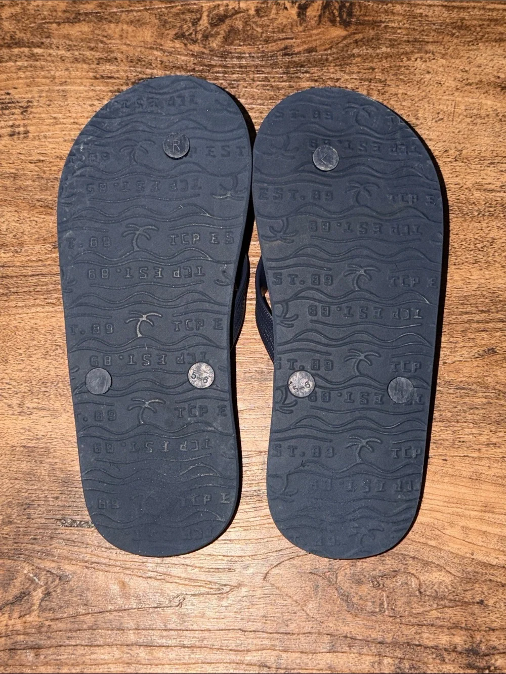 Children’s place Navy Palm-Logo Flip Flops size 5/6 big kids